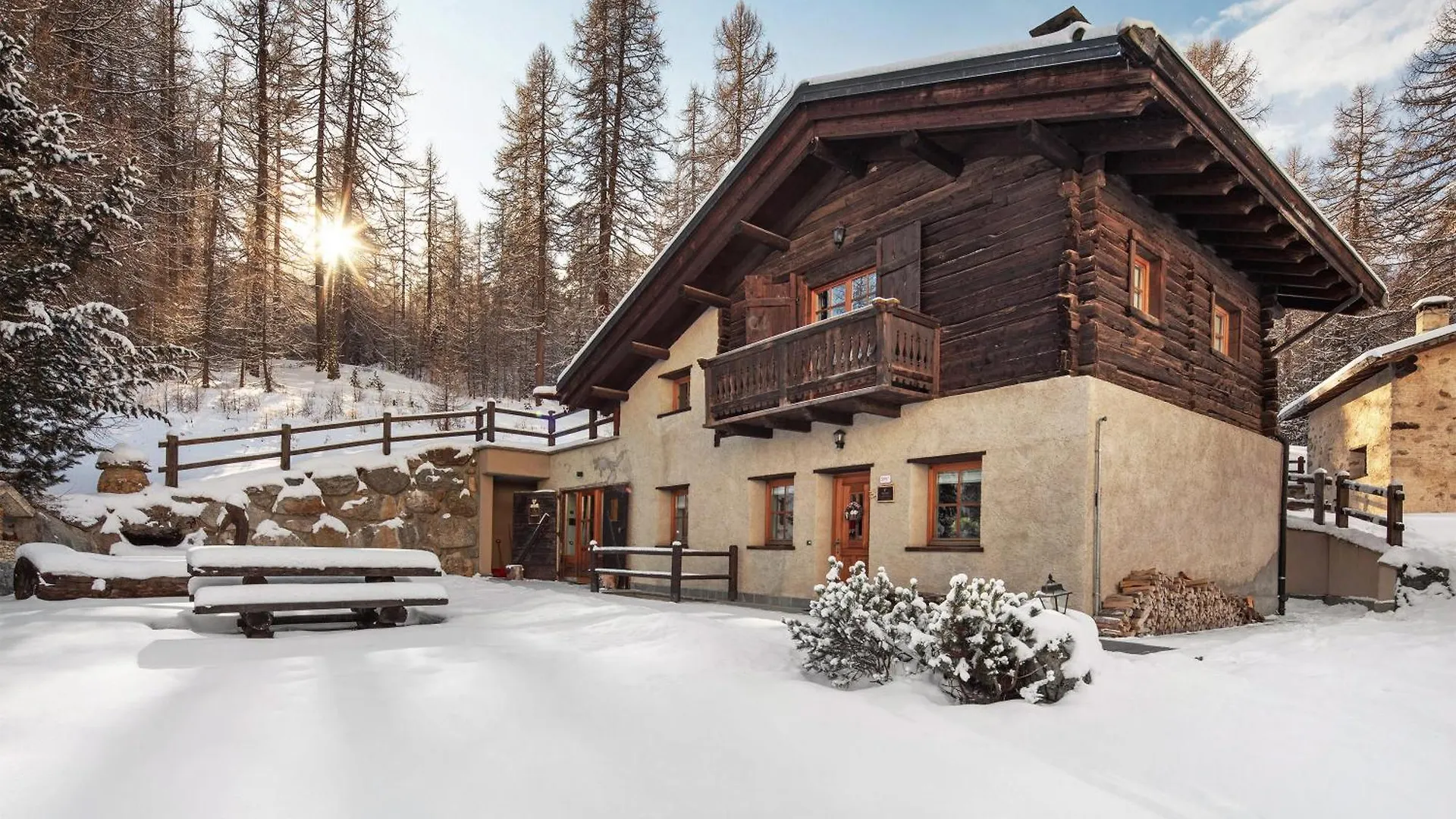 Chalet Royal contacts